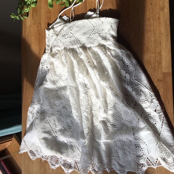 *SOLD* Maeve white lace dress mini size 6 - Picture 4 of 4
